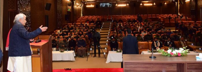 Lt Governor meets Other Backward Classes delegation at Raj Bhawan Srinagar
