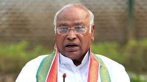 Vote against politics of hatred: Kharge to people