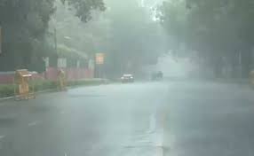 Heavy rain in Delhi brings respite from heat