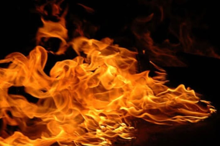 Massive fire destroys house, eight Shops in Bandipora’s Hajin
