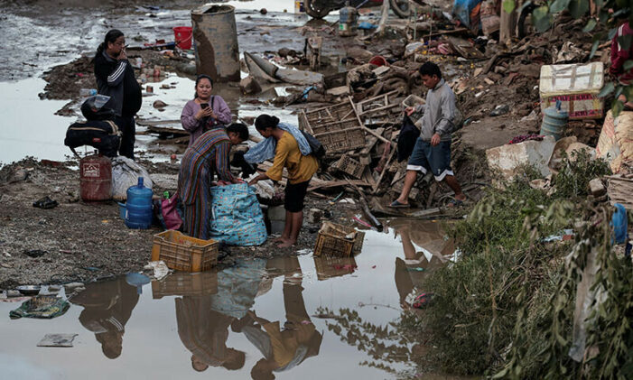 Nepal surveys flood wreckage as death toll reaches 192
