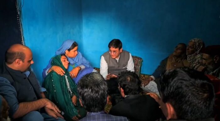 Baramulla Terror Attack | Kin Of Slain Army Porters Given ₹6 Lakh In Compensation Baramulla Terror Attack | Kin Of Slain Army Porters Given ₹6 Lakh In Compensation