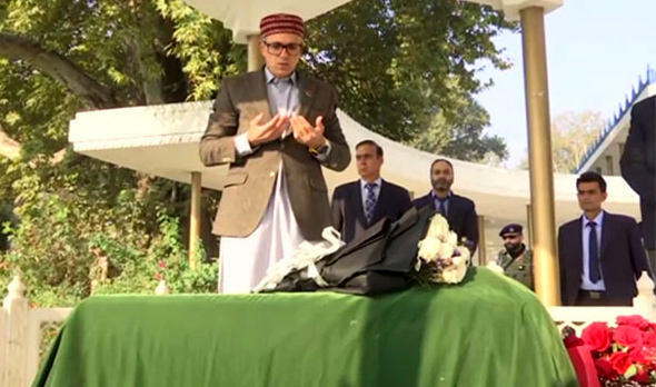 “We Have A Lot To Do,” Says Omar Abdullah, Offers Prayers At Grave Of Sheikh Abdullah Ahead Of Swearing-In “We Have A Lot To Do,” Says Omar Abdullah, Offers Prayers At Grave Of Sheikh Abdullah Ahead Of Swearing-In
