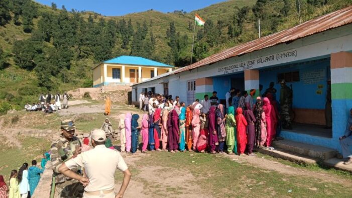 J&K Assembly Elections | 56.01% Polling Recorded In All 40 Assembly Constituencies Till 3 PM J&K Assembly Elections | 56.01% Polling Recorded In All 40 Assembly Constituencies Till 3 PM