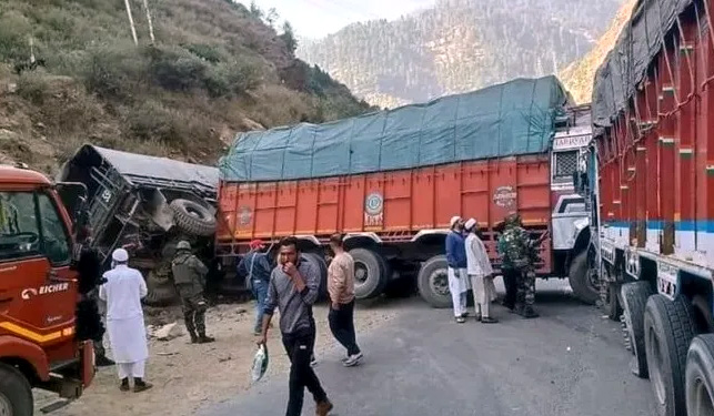 Traffic Halted On Jammu-Srinagar National Highway After 3 Trucks Collide In Ramban