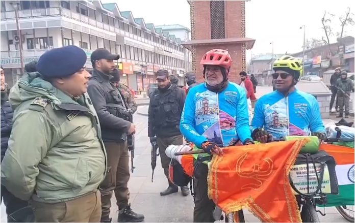 Cross-Country Cycle Expedition Flagged Off From Kashmir Cross-Country Cycle Expedition Flagged Off From Kashmir